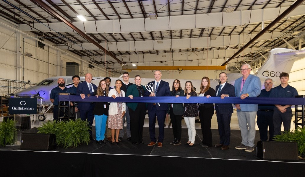 ribbon cutting at the Gulfstream St. Louis Area expansion